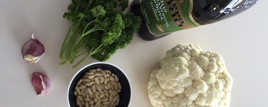 Semolina of cauliflower and pine nuts